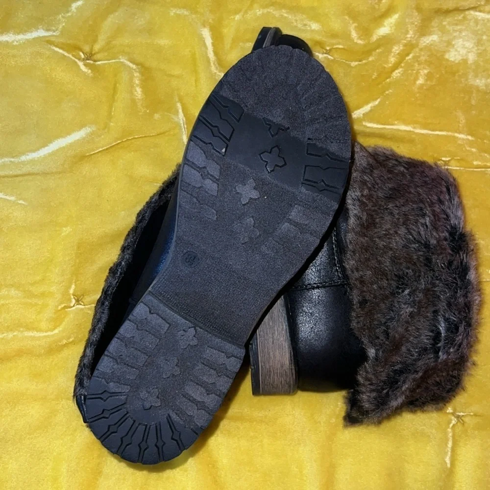 New Candies Size 8.5 Ankle Booties